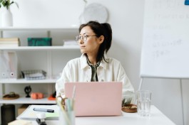 大学生该不该打暑假工？